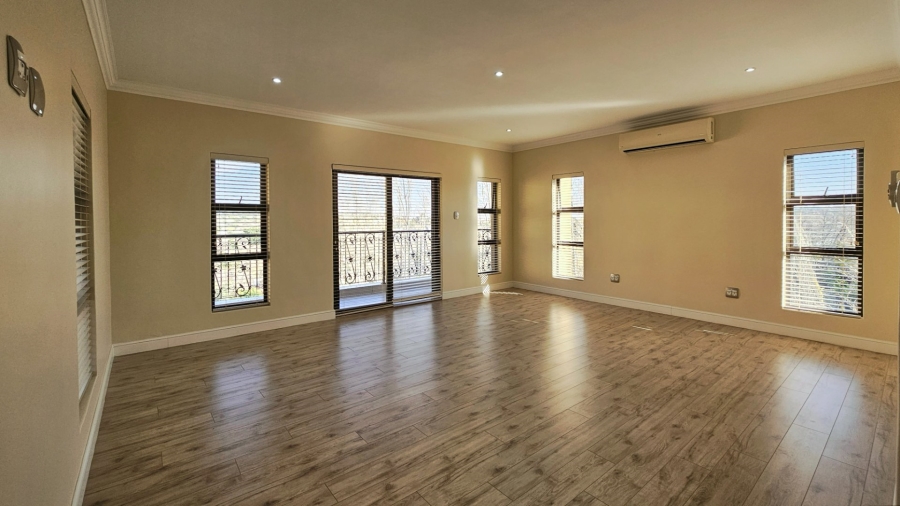 5 Bedroom Property for Sale in Kiepersol Free State